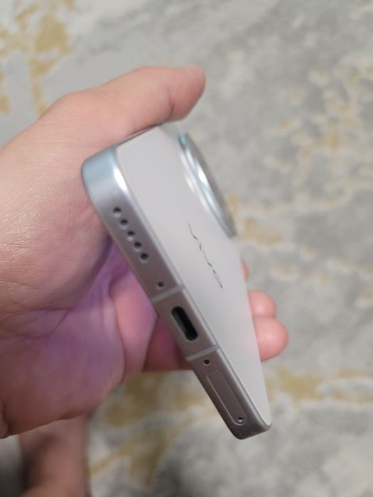 Vând Vivo x200s //