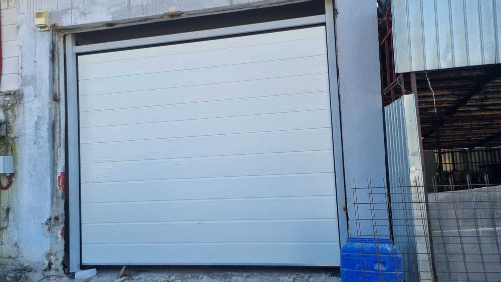 Usi de garaj industriale