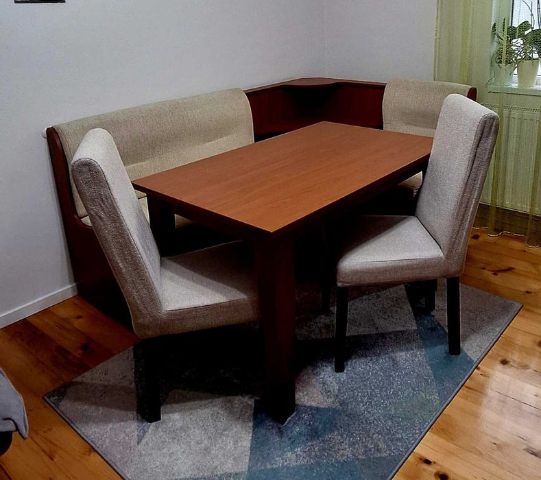 Vand coltar  masa si scaune de bucatarie comoda tv