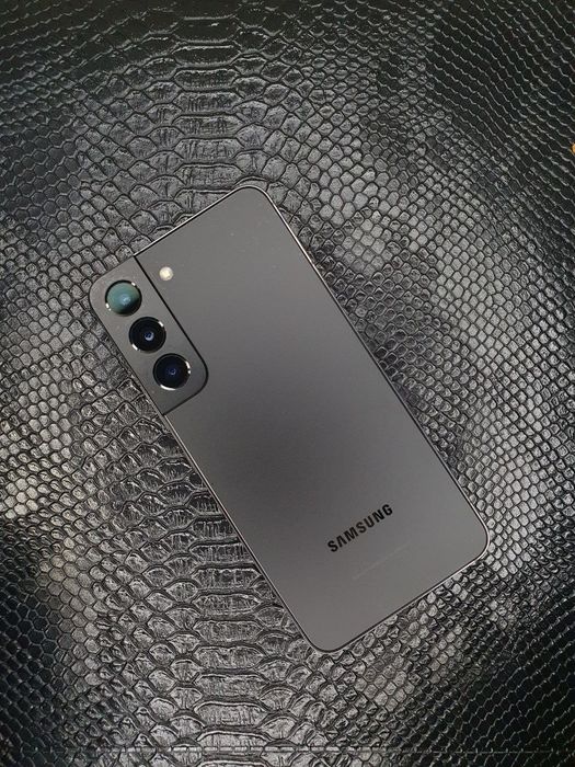 Samsung galaxy s22 5G  8/256gb holati yaxshi