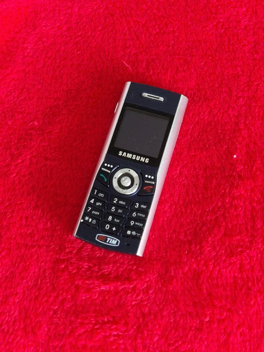 Telefon cu butoane perfect funcțional