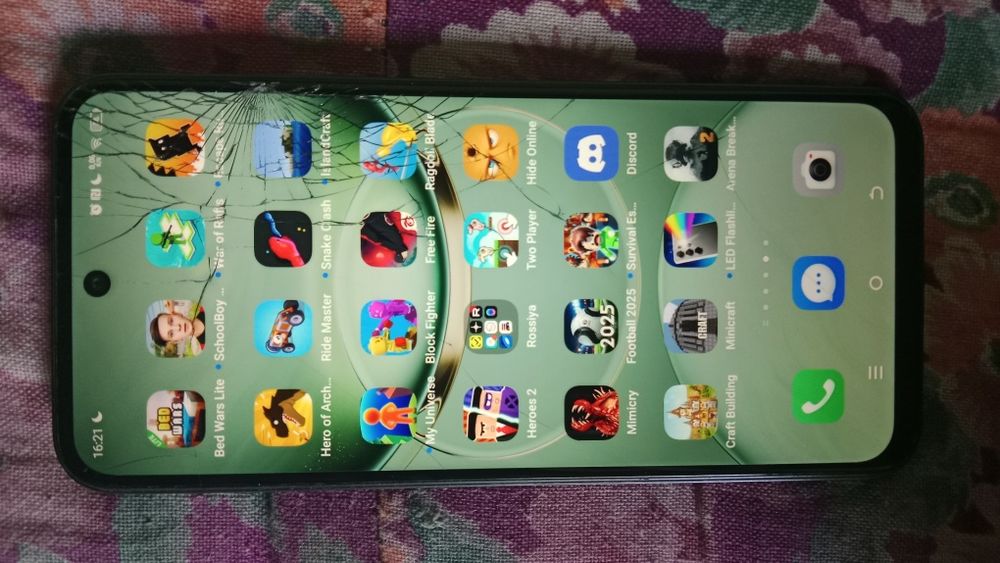 Telefon ideal ekran singani bilanishlashigaumuman tasiriyoʻq krpka bor