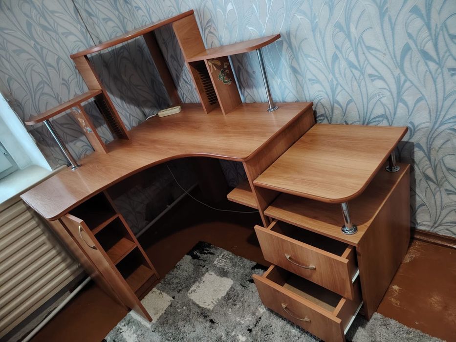Компьютерный стол 15000 тысяч