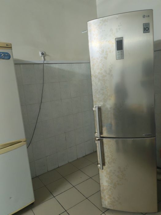 Продаётся холодильники 2  по цене 1