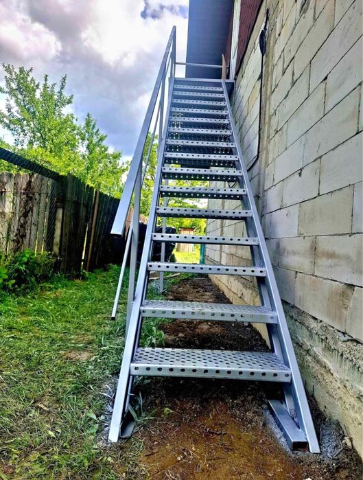Scari zincate de exterior