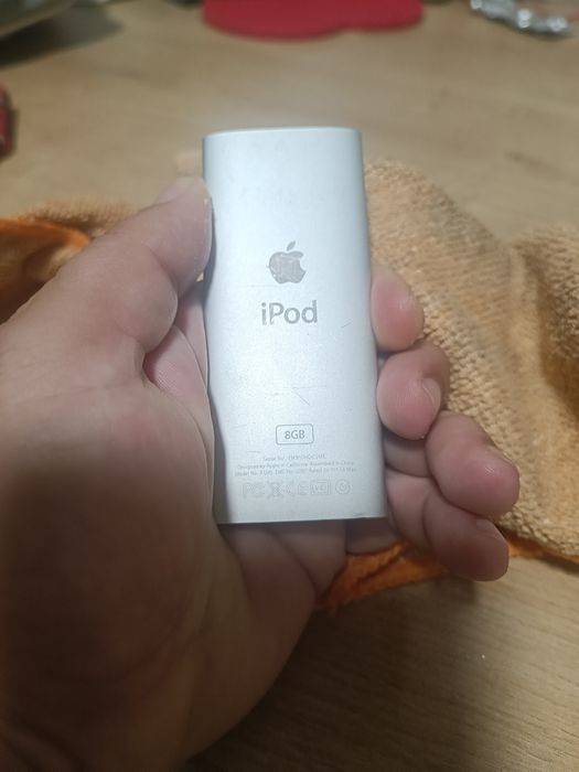 Boxă Philips DS3100/12 + iPod 8GB – Sunet puternic, design premium