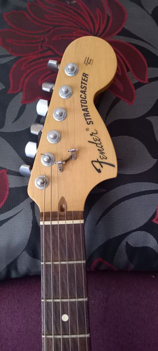 Vând chitara electrica Fender made U. S. A