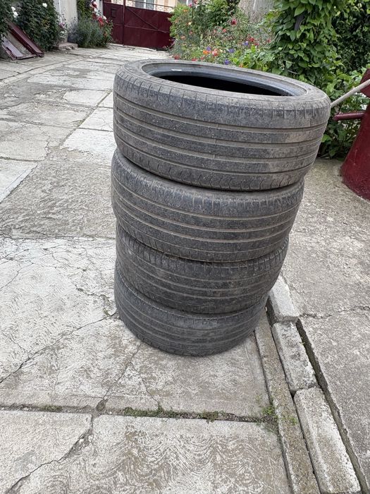 Vând 2 cauciucuri de vară 225/50R17