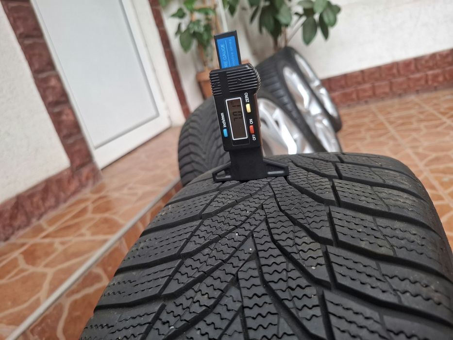 Set 4 Jante Aliaj VW Golf 7 R-Line Dijon R17 + Anvelope Iarnă Nexen 225/45 R17 DOT 2022 (Profil 6.5-7mm)