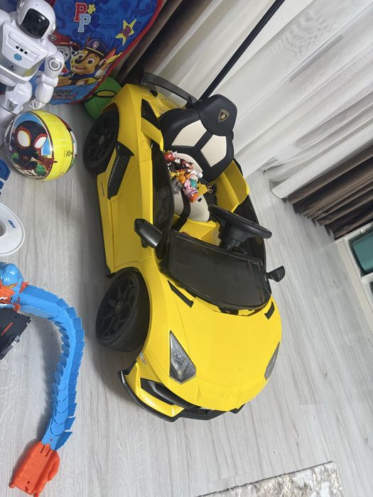 Masinuta copii cu telecomanda