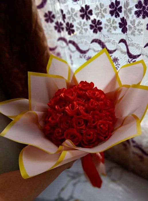 Tradafiri satin lucati petala cu petala