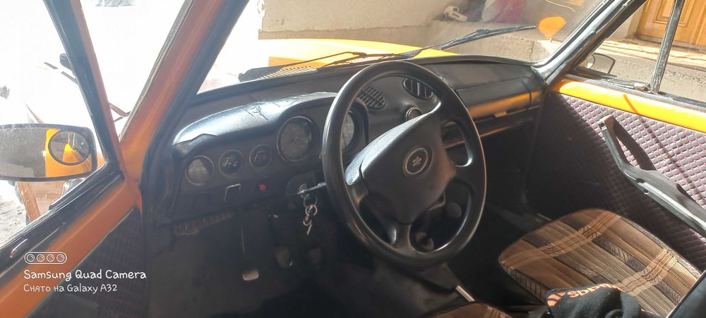 Vaz 21011 sotiladi