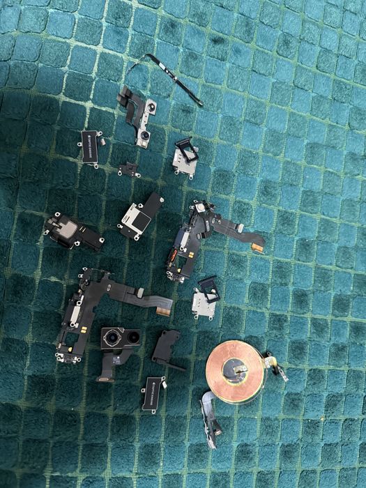 Vand piese iphone 12