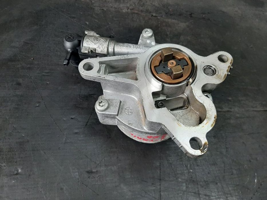 pompa vacuum 2.0 dci m9r nissan x-trail qashqai  8200472458
