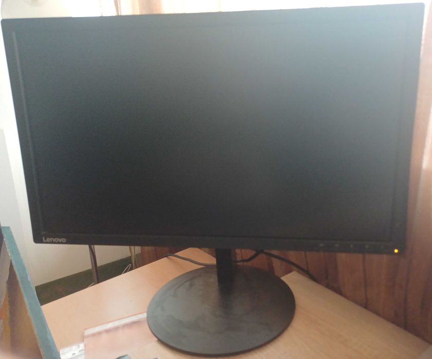 Lenovo Thinkvision Монитор -  с USB Хъб, Идеален за офиса и дома!