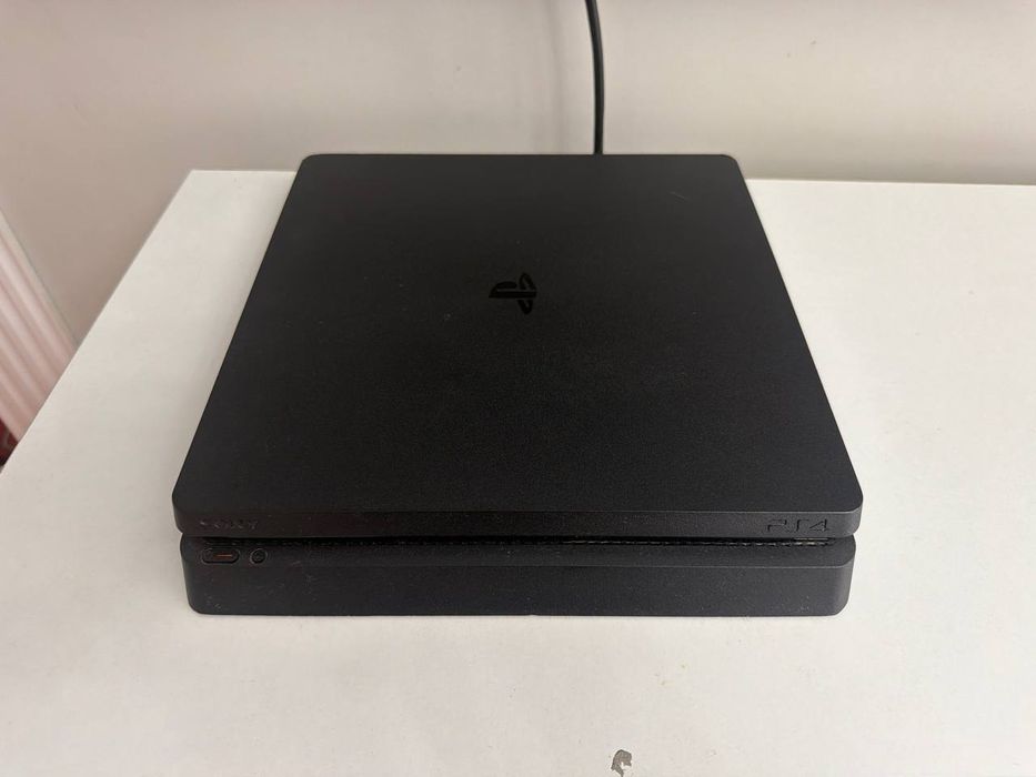 Ps4 slim в идеальном состояний