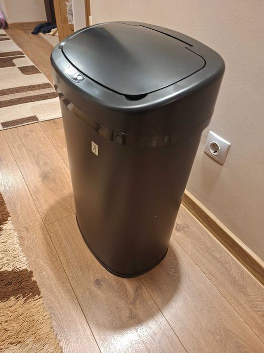 Cos de gunoi automat 58L Majestic Negru