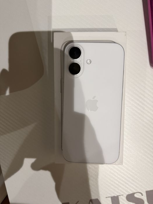 Продам Iphone 16 на 128gb
