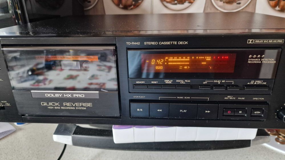 Vand  deck jvc,equlaizer aiwa,amplificator sony,impecabile.