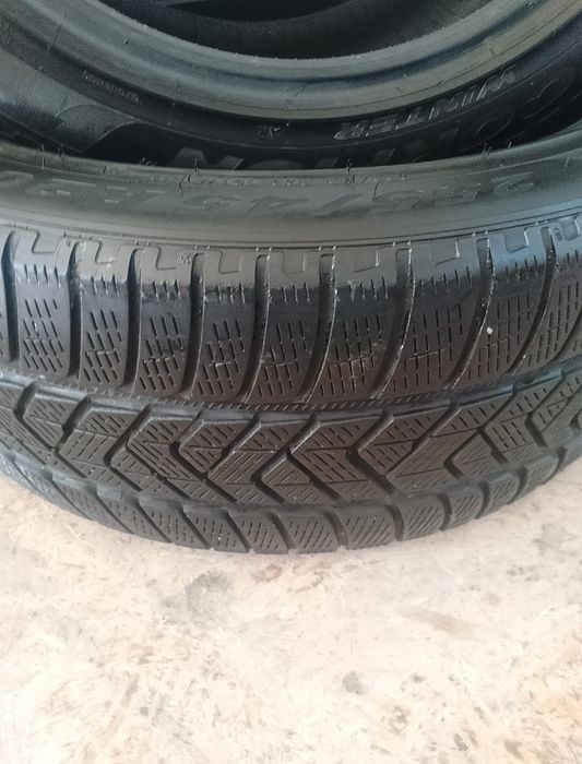 Vând două cauciucuri