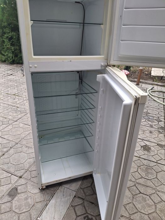Продаётся двухкамерный холодильник