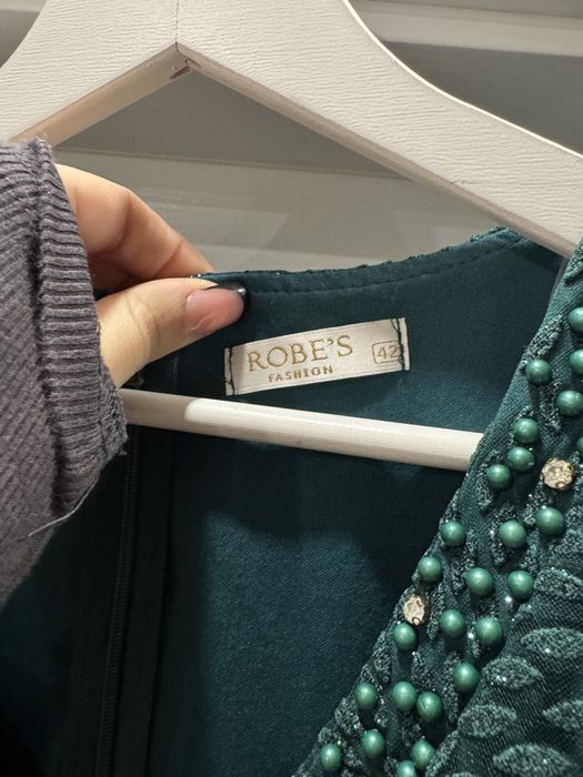 Бална рокля в зелено с блясък