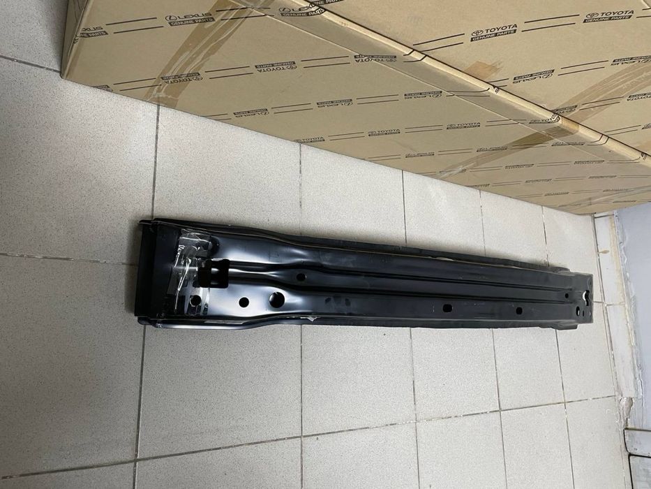 Усилитель переднего бампера на Камри 70/75