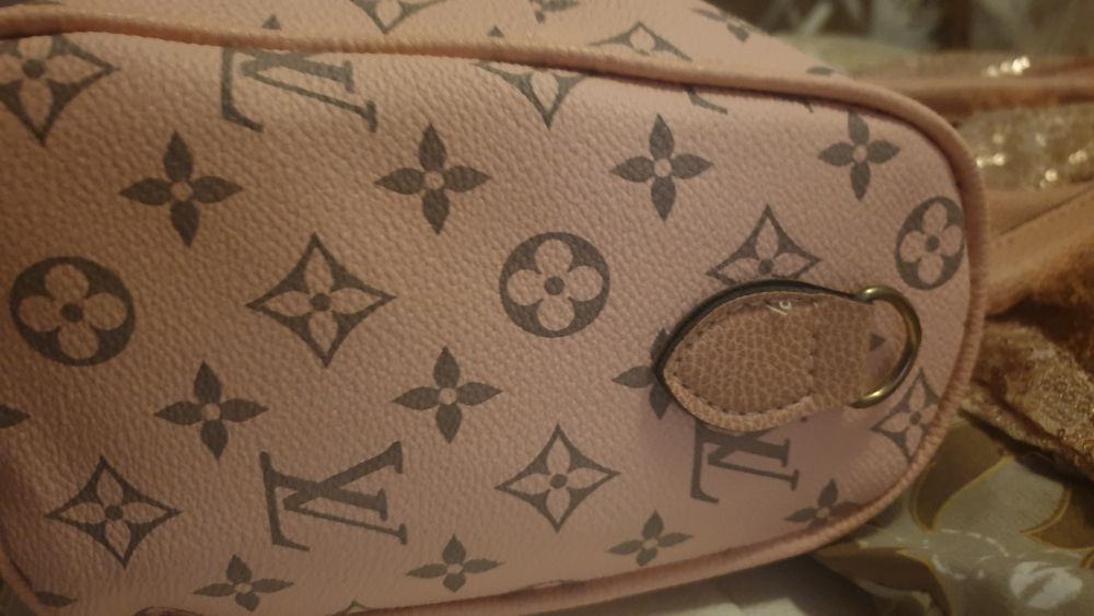 Уригинален клъч GUESS от Милано. Луи Вютон нова.