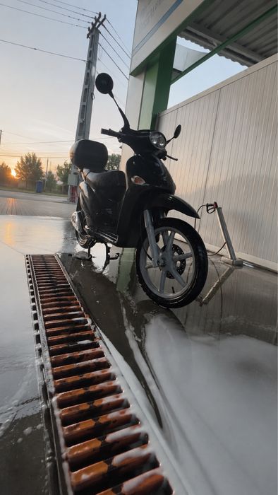 Vand piaggio liberty 150 perfect functional,cu piese noi originale