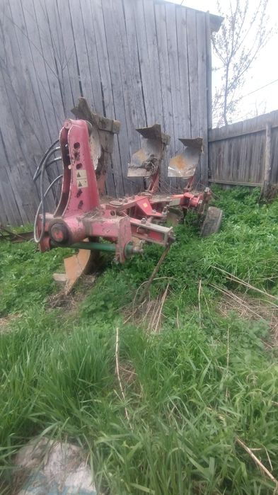 Vând plug unia ibis l 3+1 urgent!!