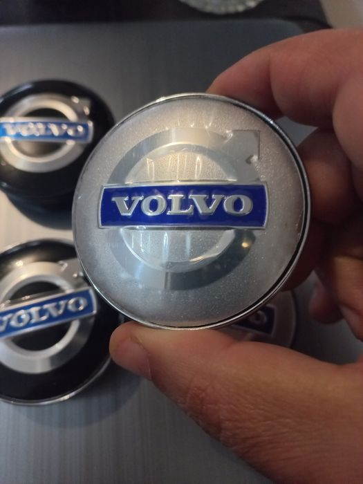 V o l v oo - set 4 cap