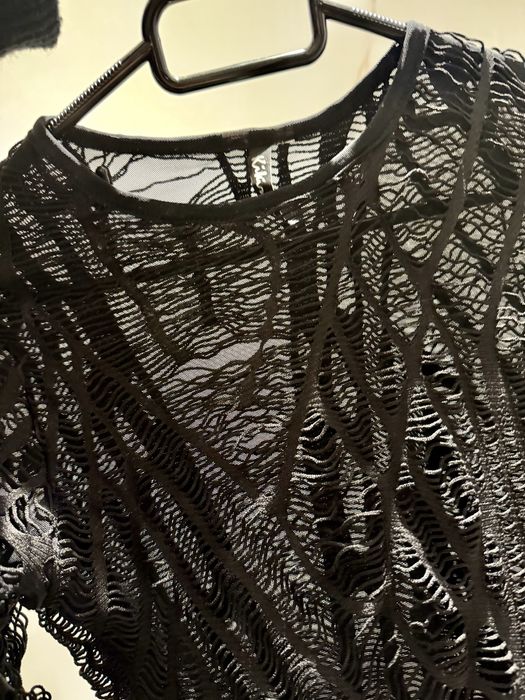 Рокля с накъсан ефект