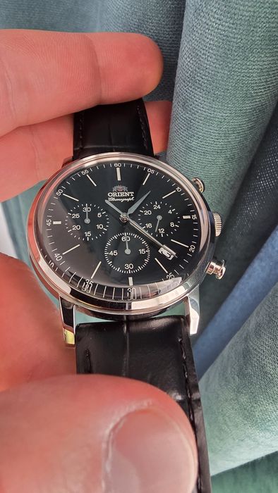 Продавам часовник Orient RA-KV0404B