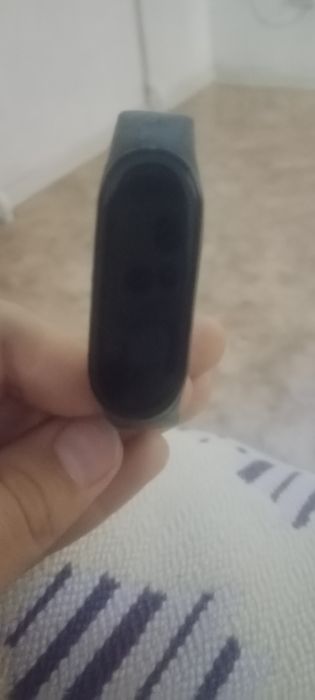 Это фитнес-браслет Xiaomi Mi Band.