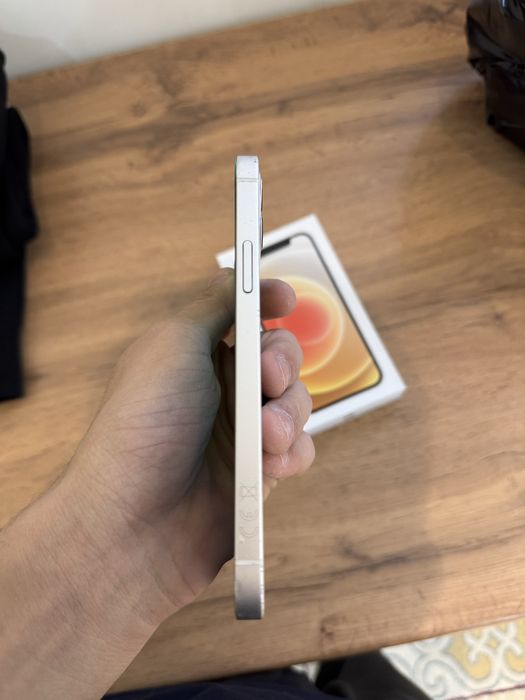 Айфон 12 сатылады