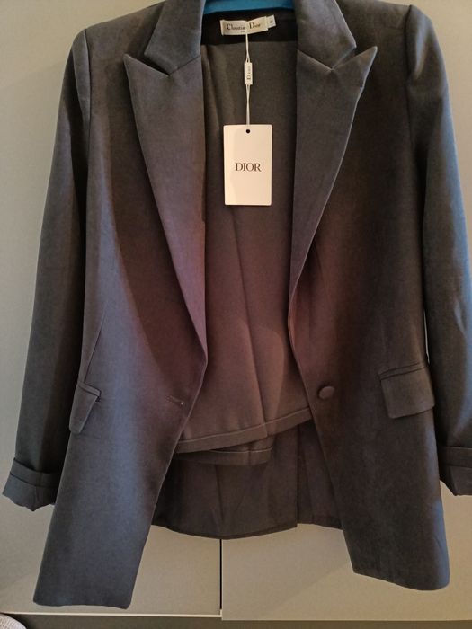 Продам женский костюм двойка