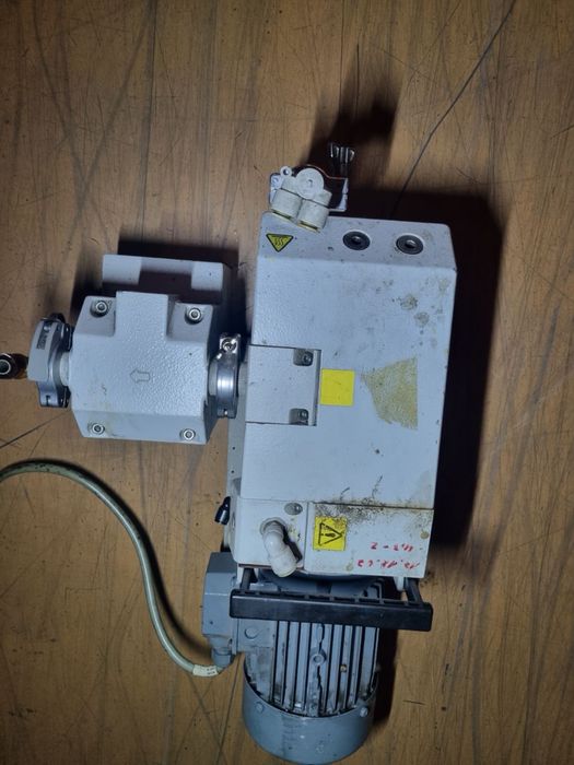 Leybold TrivacVacuum pump TI25B 3 phase