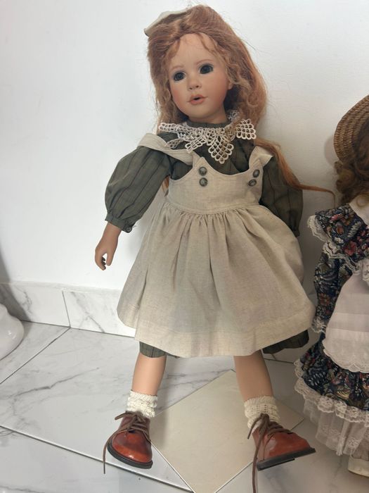 Vând păpuși vechi de portelan