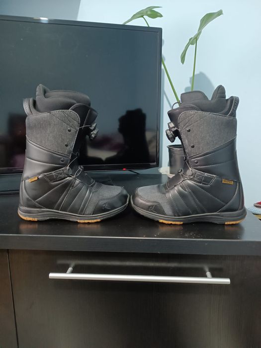 Vând boots de snowboard Reaper