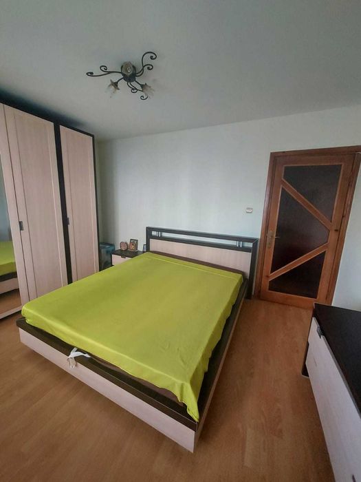 Vand apartament 3 camere, decomandat, zona Stefan cel Mare