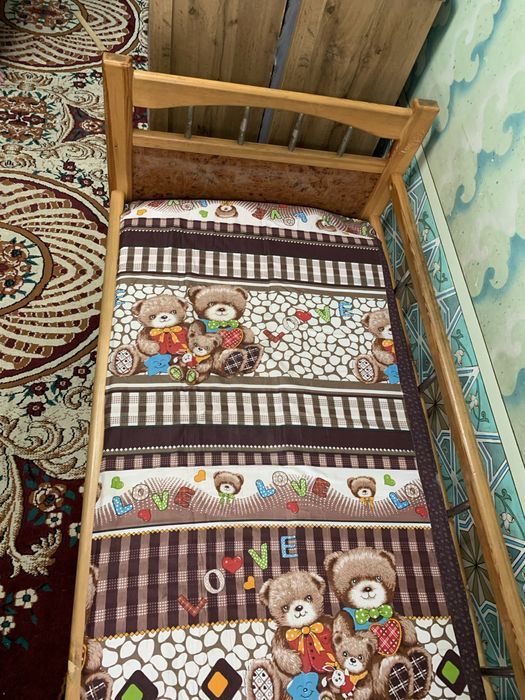 Продается детский кровать состояние среднее длина 150 см ширина 80 см