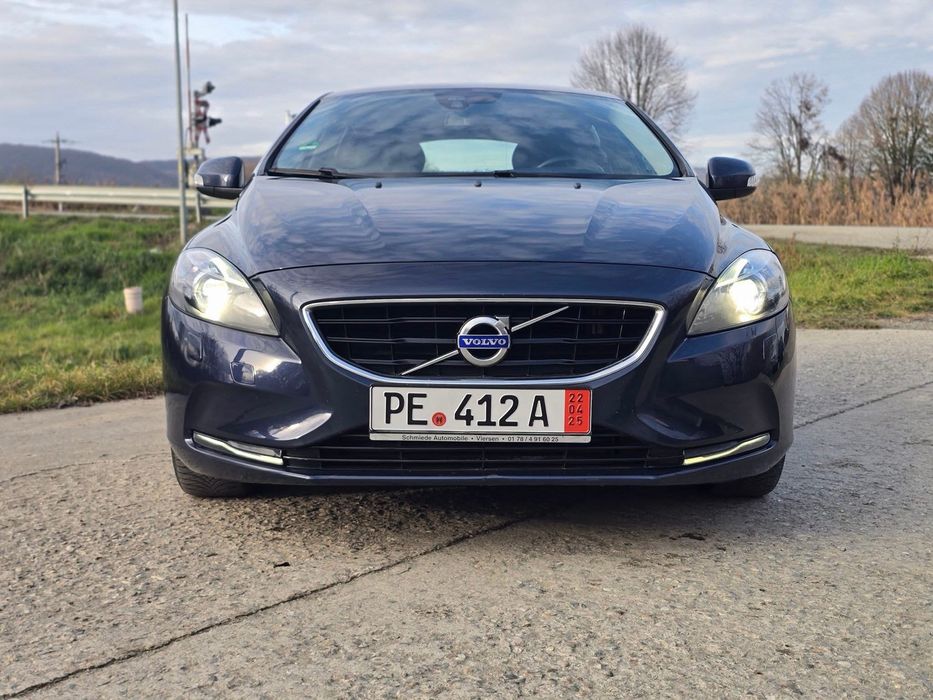 Volvo  v40 se poate si in rate