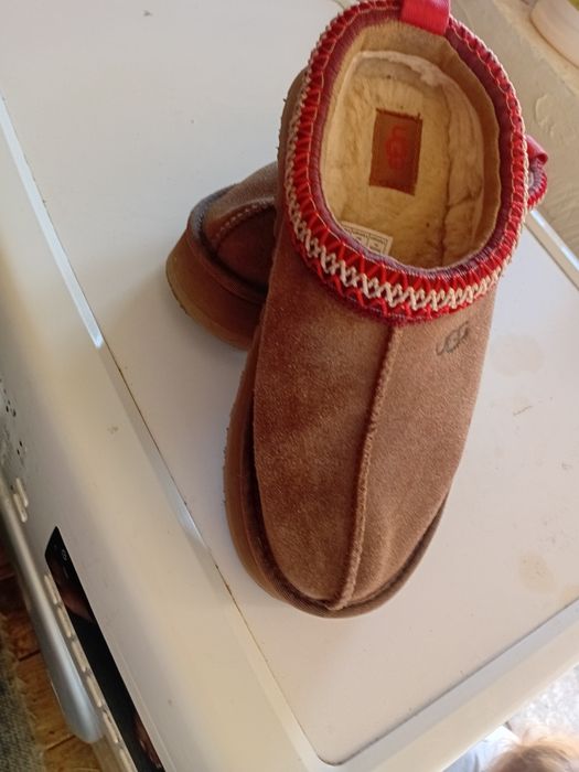 UGG piele întoarsă