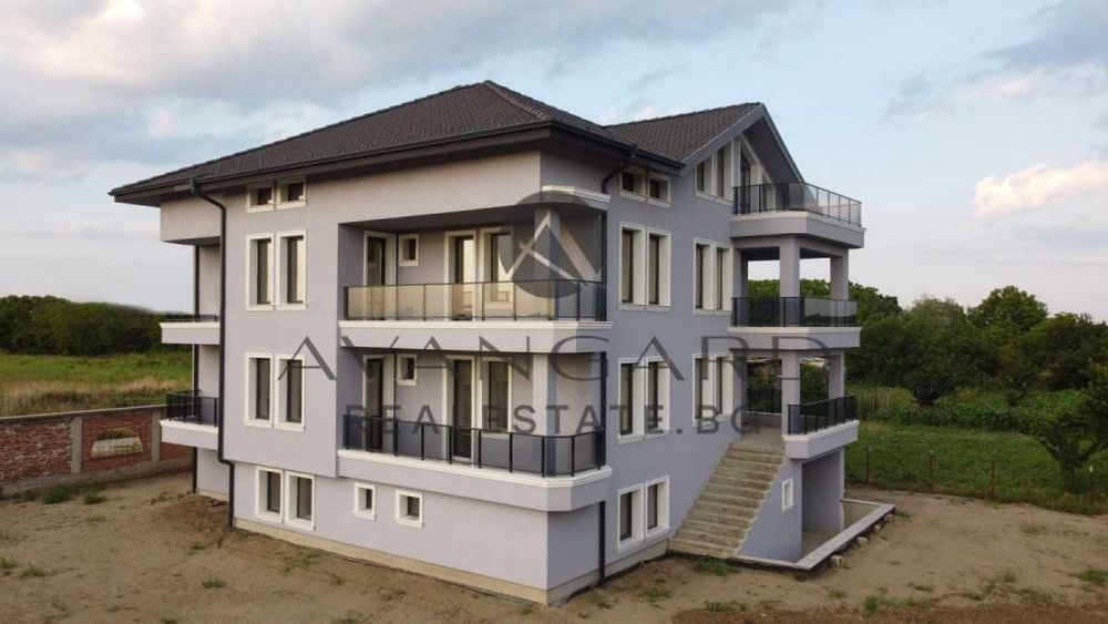 Продава се Къща в Пловдив, Коматево - 730 кв.м за 600 €/кв.м - Снимка #1