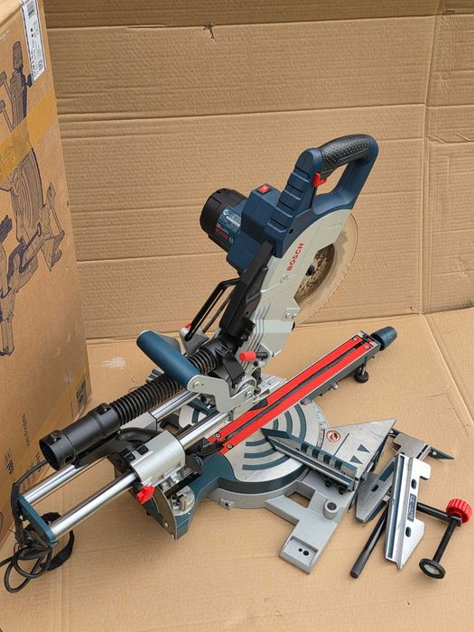 BOSCH GCM 8 SJL Ferăstrău circular staționar cu sanie de glisare