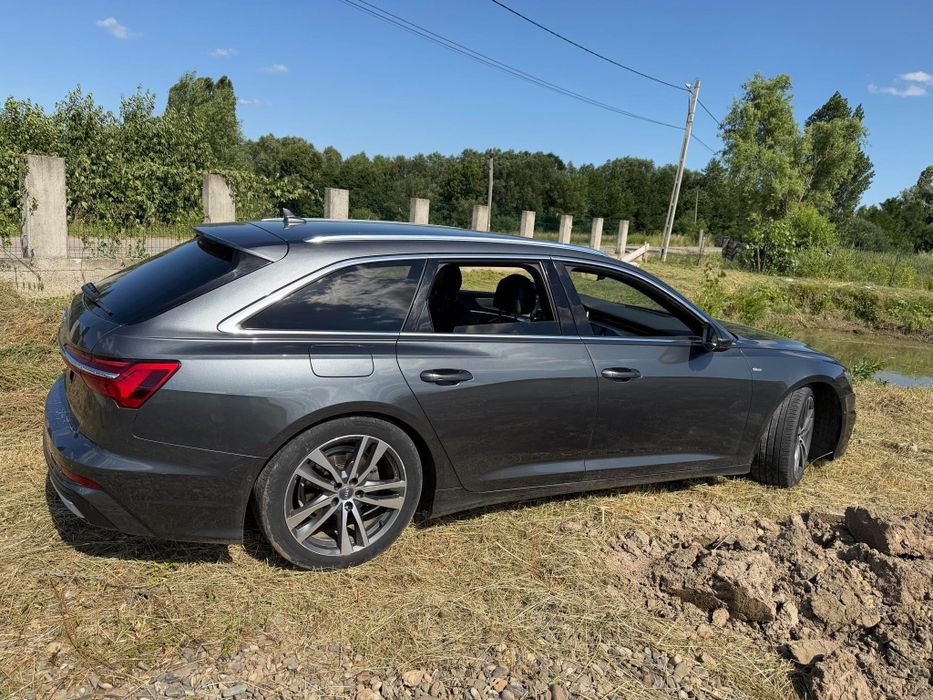 Mașina Audi a 6 an 2020