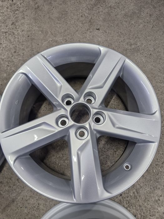 От Тойоты Камри 50 оригинал R17