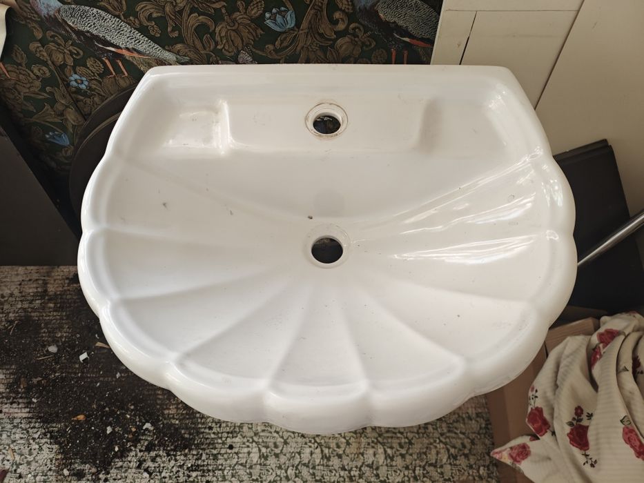 продам раковину с ножкой