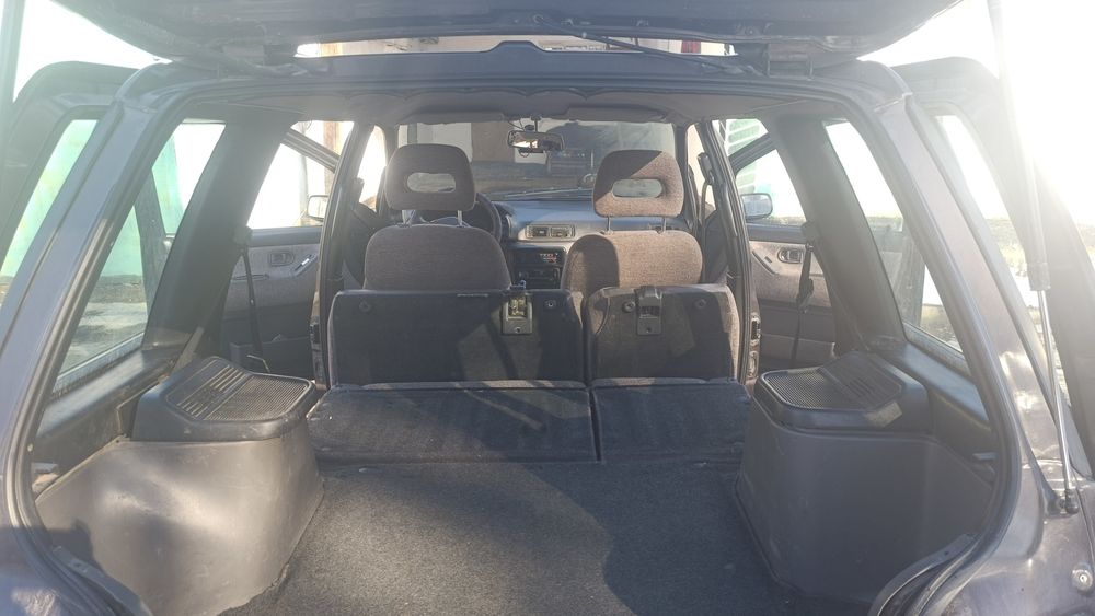 Продам машину Nisan prairie