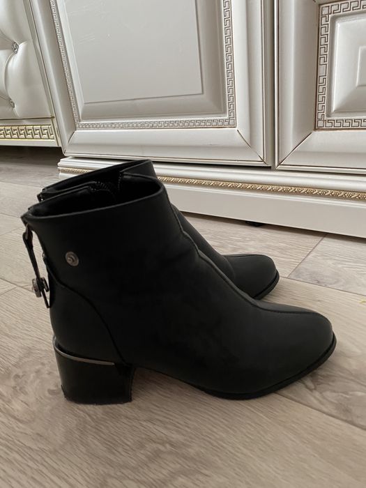 Продам ботинку осень- весна